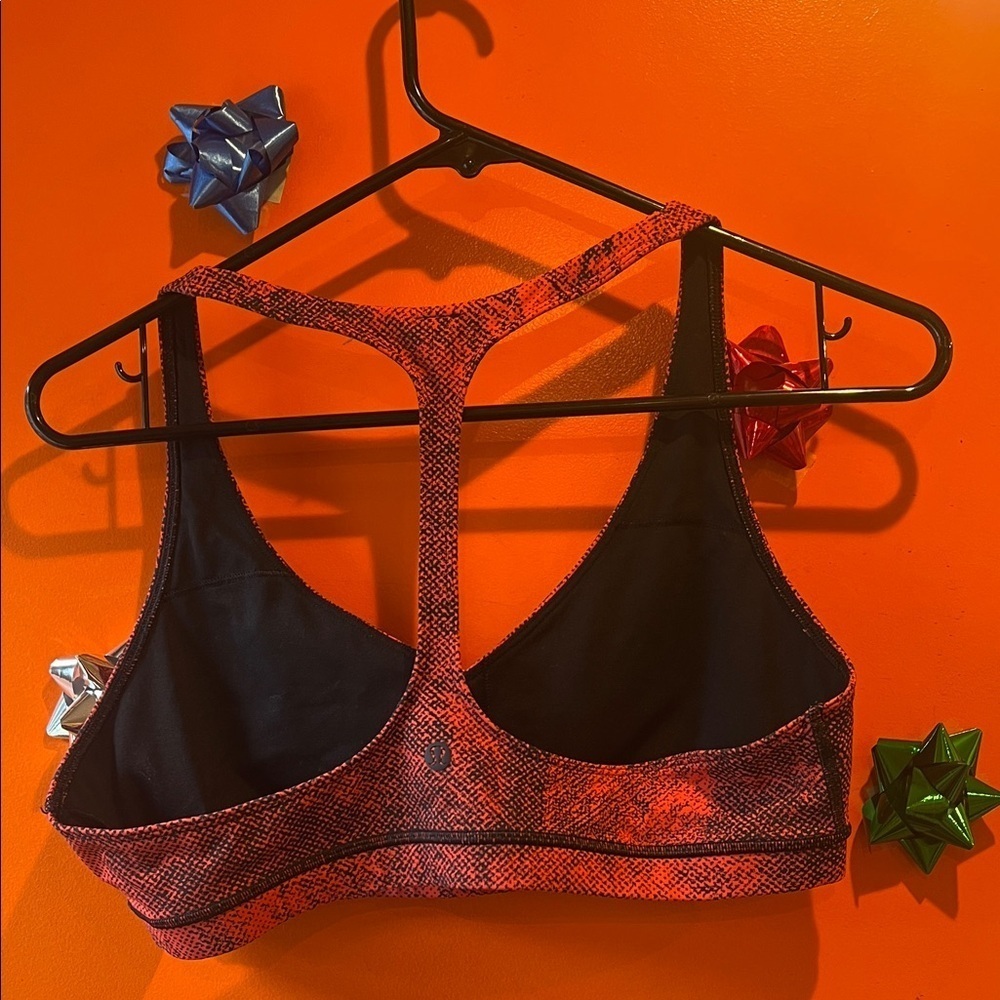 Lululemon Women's Red Sports Bra - Picture 3 of 4